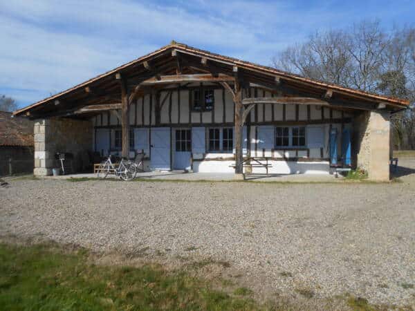 Cudos - Gîte de la Pierre avec sa maison landaise traditionnelle