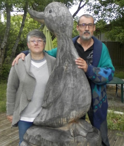 Nadine et Gérard heureux de vous accueillir Au grillon dort