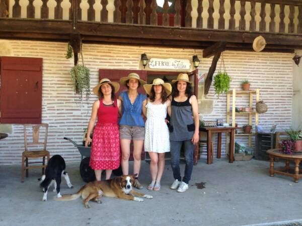 les quatre filles : 2 soeurs x 2 cousines = la ferme des filles !