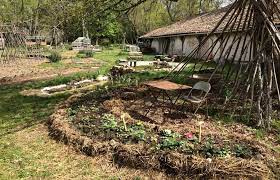 jardins d'Atyoula avec sa maison landaise en arrière plan