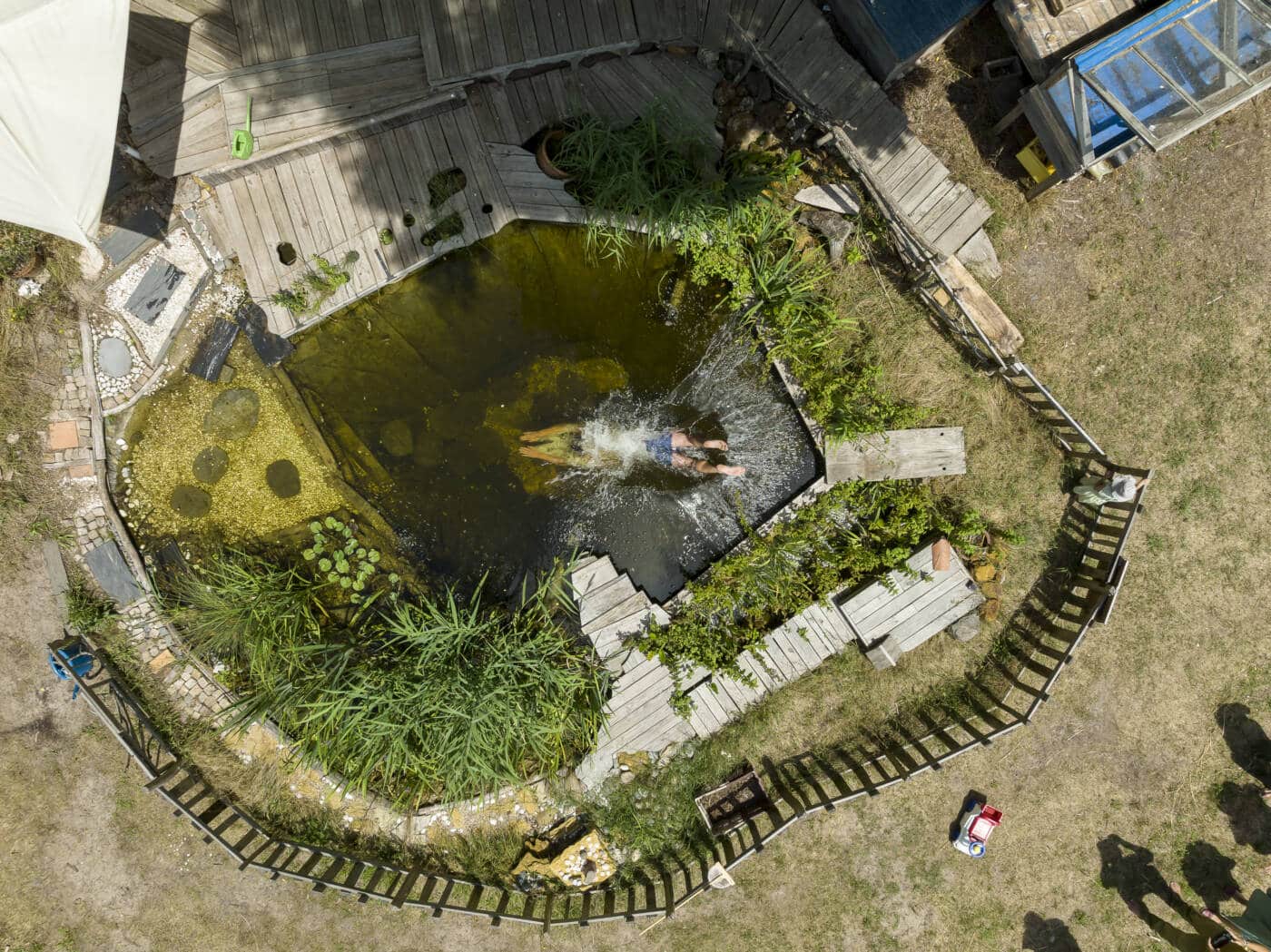 Mare naturelle au jardin d'Atyoula @MidiProd Mare naturelle au jardin d'Atyoula