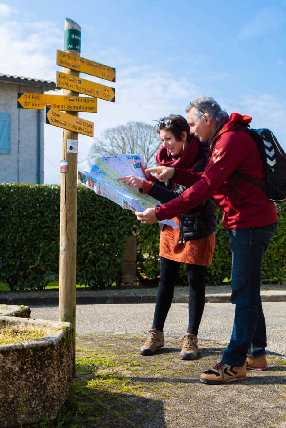 Des marcheurs du Chemin de Compostelle en Landes de Gascogne